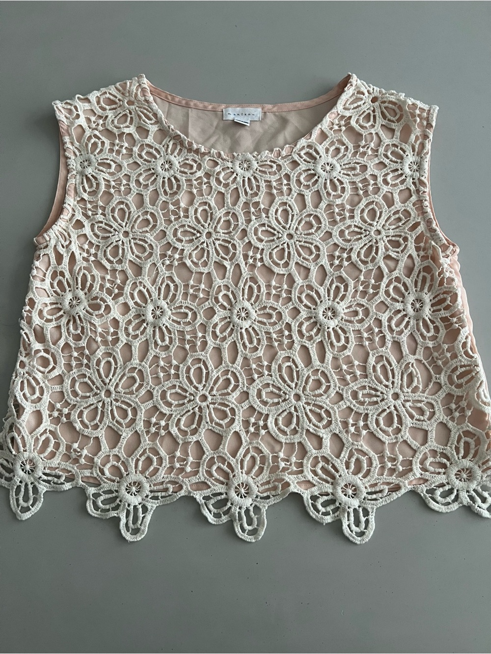 Crochet floral design sleeveless top Medium